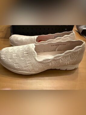 Skechers Women's Slip-On Knit Flats - cream/white